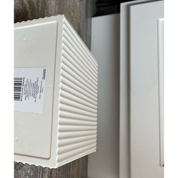 Simple Ribbed Lotion/Soap Refillable Container 6x9” - Picture 2 of 6